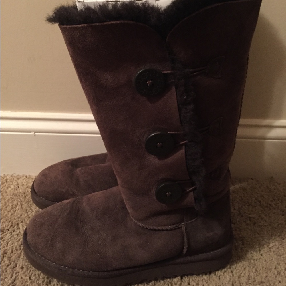 Women's Ugg Boots. Bailey Triplett button